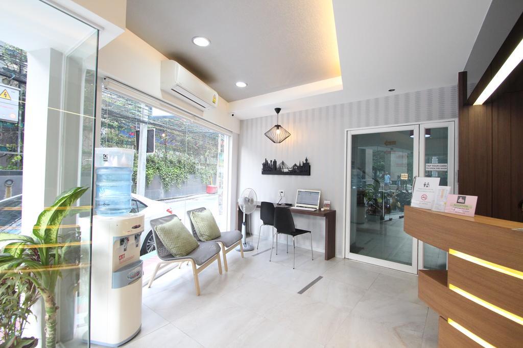 Preme Hostel Bangkok Exterior photo