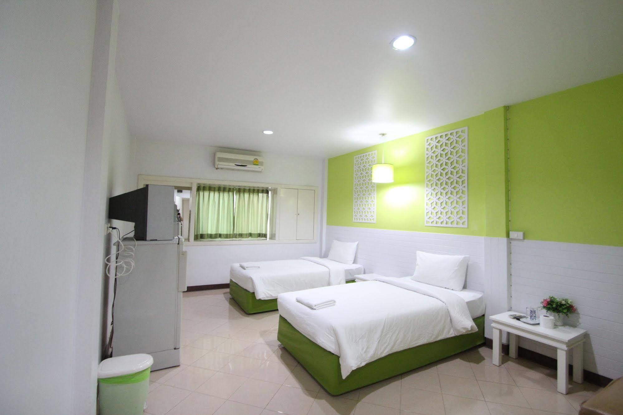 Preme Hostel Bangkok Exterior photo